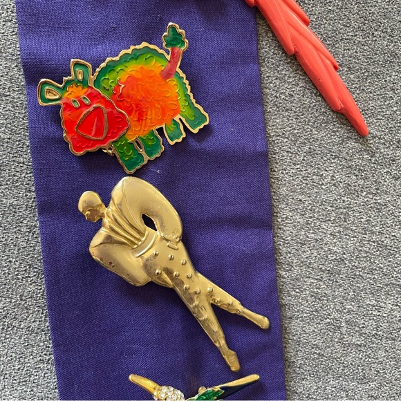 Lot of vintage ‘80s and ‘90s brooches - Picture 4 of 6